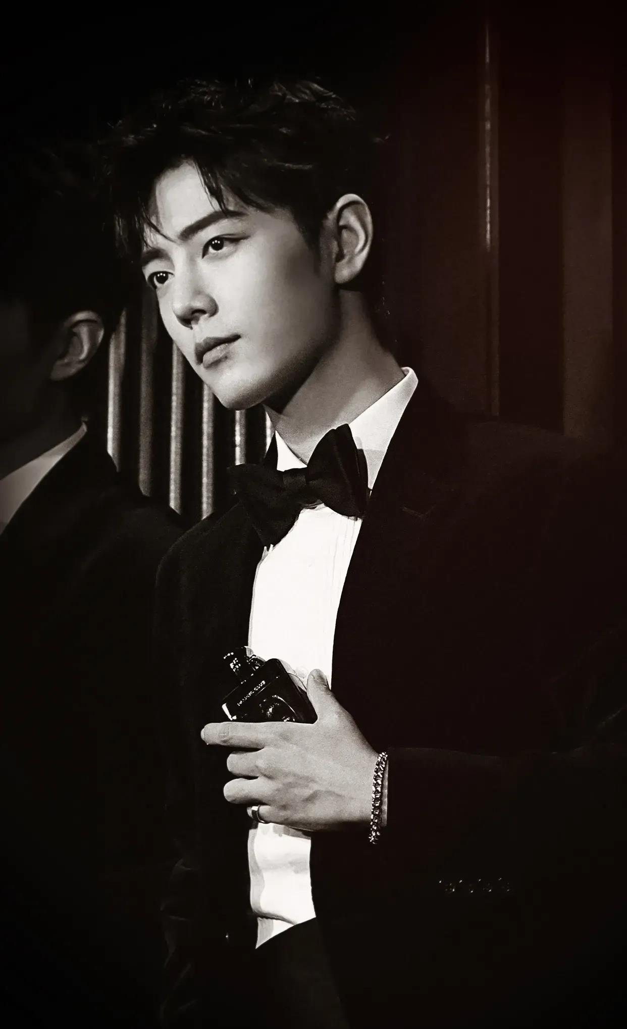 肖战|肖战转发《王牌部队》信仰版海报，顾一野，等你很久了！