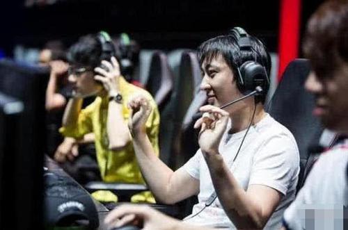 舜网 王思聪的特制键盘，看到空格键的时候，这四个字也不是谁都可以驾驭的！