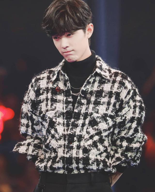 肖战|肖战“污染”了话剧圈？知名主持人直呼没有涵养，粉丝表示认同