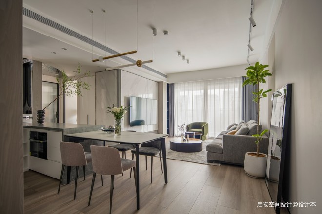 |拥有现代天井，原始自然感强烈的简约开放家