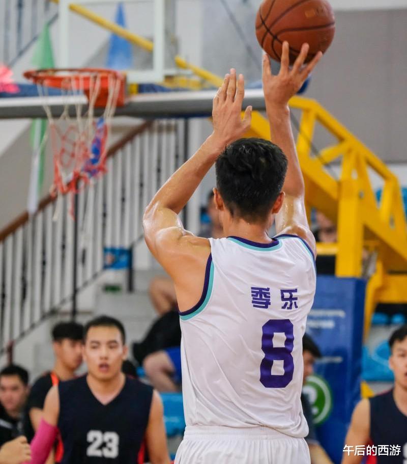 季乐|CBA四冠王，退役后甘愿当交警，妻子曾是篮球宝贝