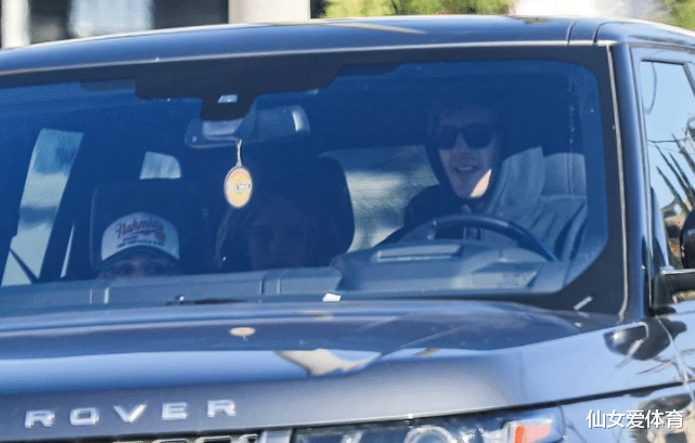 好莱坞|分手超模、秒恋星二代网红？好莱坞97年鲜肉遭群嘲：靠女人上位