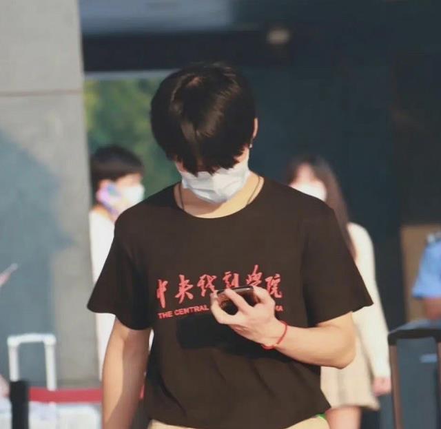 忧郁林黛玉|丁程鑫入学北电,文淇到中戏报到,他们都有光明的未来