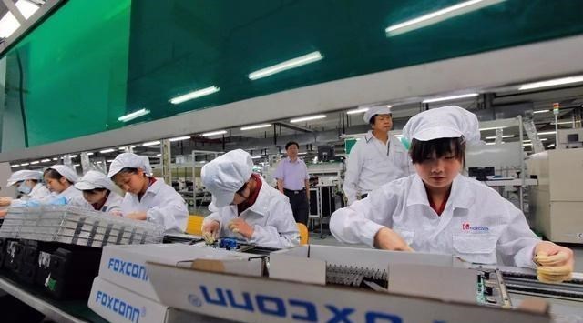 富士康|被库克坑了！富士康“连夜逃回”国内，却没料到曹德旺早已布好局