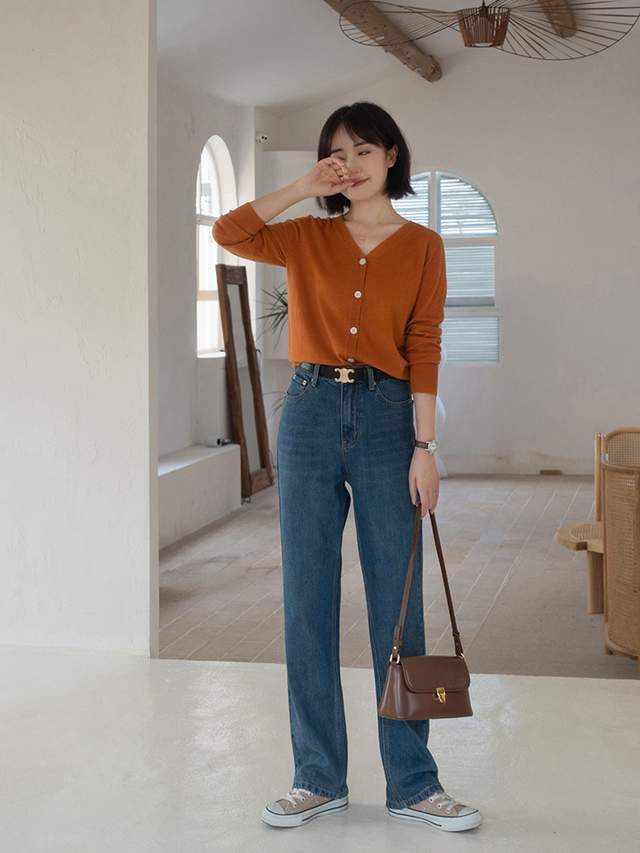 何有强|秋季的简约穿搭指南,毛衣外套搭配吊带裙高级时髦,精致大气