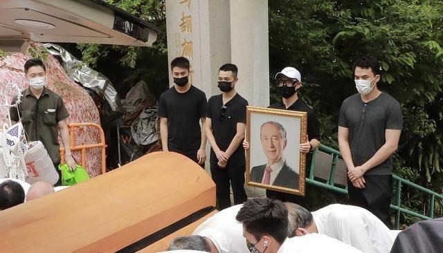 佟丽娅|何鸿燊百万下葬，看风水只是挡箭牌，难道怕沦为李嘉诚原配下场？