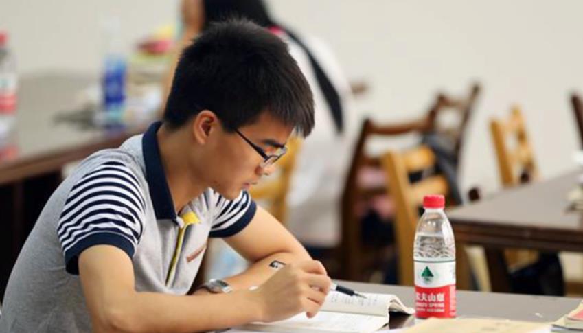 大学生|“铁饭碗”要保不住了？事业编制将被取消，在编人员转为合同工？