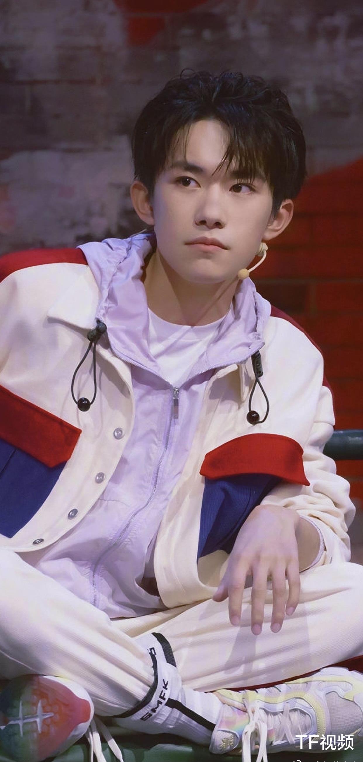 易烊千玺|易烊千玺新行程曝光？行程安排无人知晓，粉丝猜测千玺只是来嗦粉