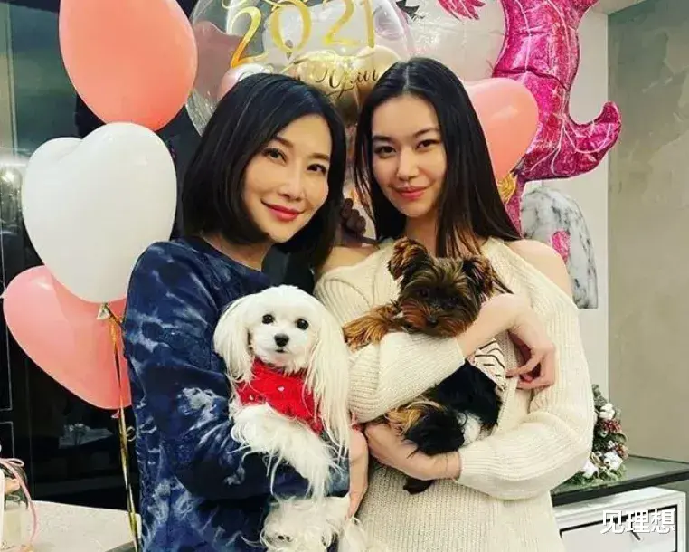 情侣|51岁名媛与七旬富商过夜？深夜出去约会，首次回应未否认恋情！