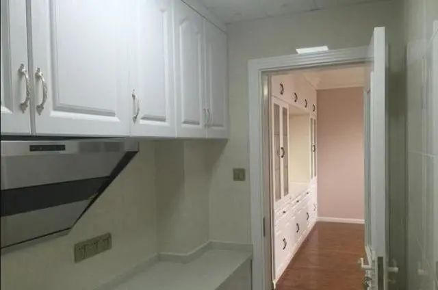 6万块把硬装装好,看着满屋子的柜子,非常漂亮喜欢