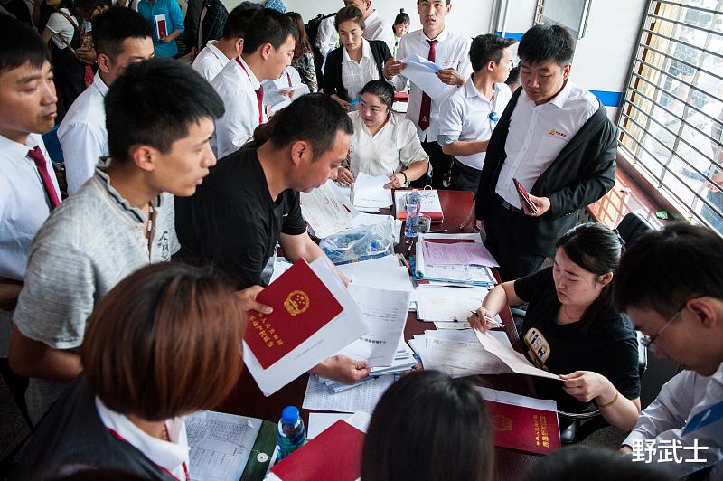 房价|房市变了，曹德旺的话应验了？2个信号已发出，2类购房者要赔惨了