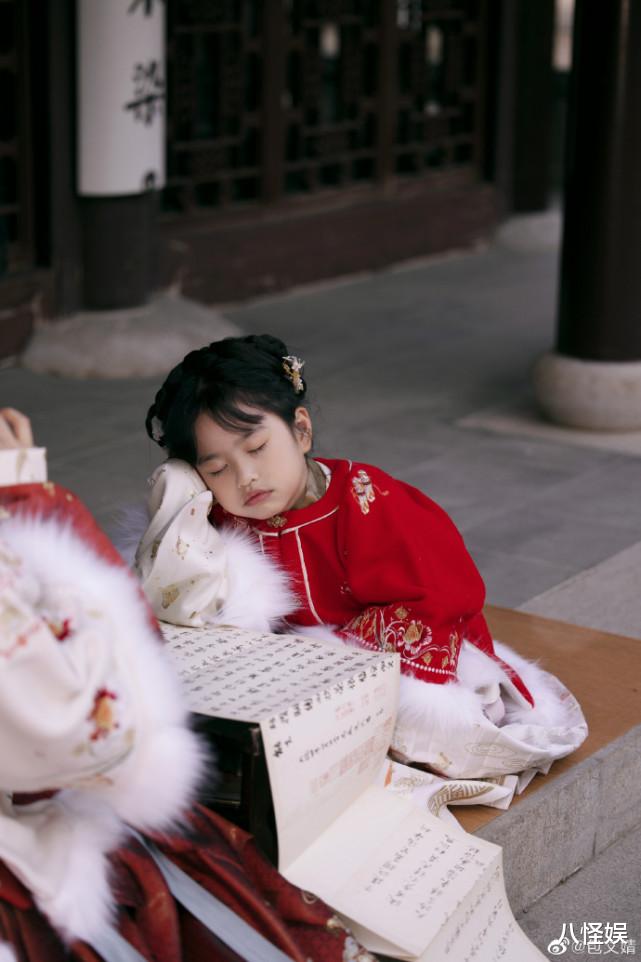 包文婧|包文婧携女儿拍汉服写真，饺子越来越好看，颜值被赞已超过妈妈