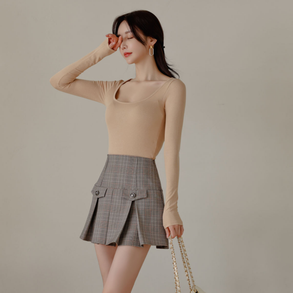 壹品穿搭|女神孙允珠时尚搭配：木檀沉香琥珀色田园竖格纹裙