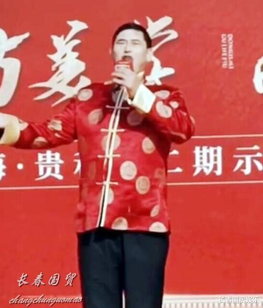 朱之文|未受儿子婚变影响，大衣哥商演捞金，演出结束逛古玩市场兴致勃勃
