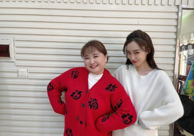 贾玲|张小斐和贾玲的签约快到期了，机智回应被赞：真闺蜜，会相互扶持