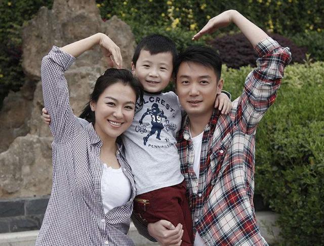 沈傲君|毕业拍广告走红，事业顺利情路坎坷，分手后遇爱新觉罗真王子，如今生活幸福！