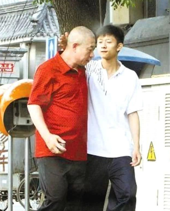 张一山|张一山隐瞒多年的父亲曝光,原来是他,难怪张一山不公开!