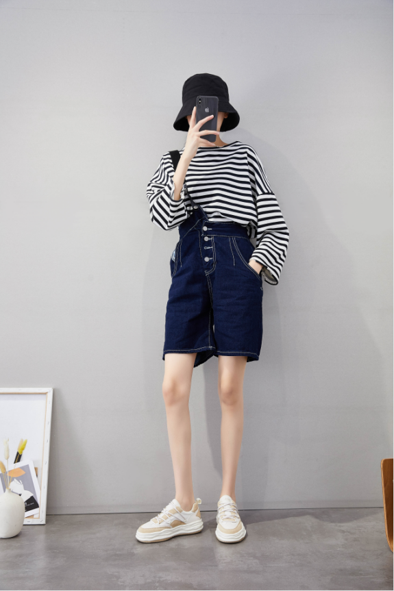 卓哈时尚达人|女孩们的假期出游穿搭，休闲板鞋这样穿能够更具个性