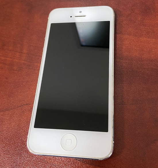 iphone5s|它是寿命最短的旗舰iPhone之一，用过的人基本都30多了吧！