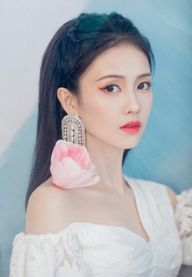 白梦妍|27岁白鹿路人照流出，颜值清新身材有料，这位女神真的好美丽