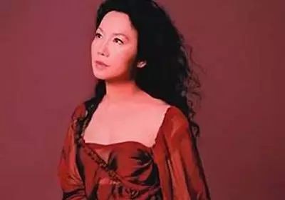 肖浩飞白|25岁走红,50岁出轨,被老公捉奸赔偿800万,潘越云的故事好荒唐