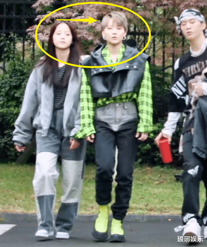 刘雨昕|167的欧阳娜娜和168的刘雨昕同框，看清这差距，没人撒谎我不信