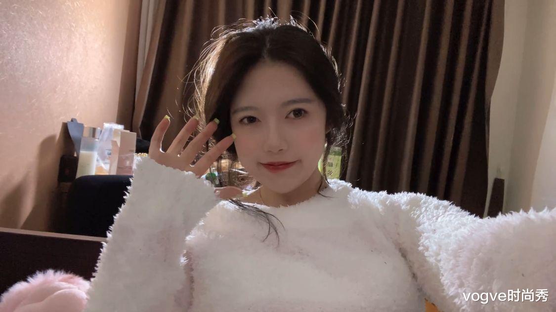 蔡徐坤|女网红花一千在日本租了个男朋友,换成蔡徐坤同款发型后:打扰了