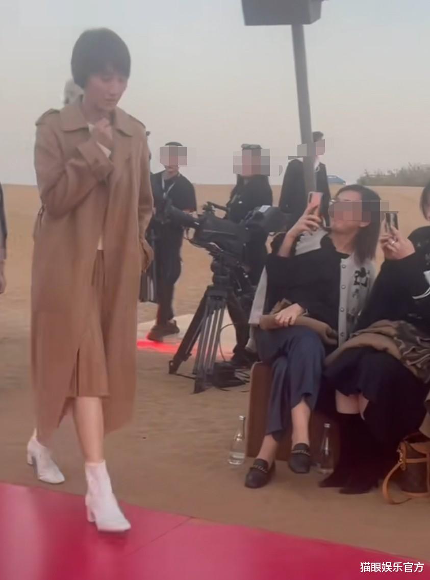 袁泉|43岁袁泉现身看秀，深鞠躬与马龙握手超谦虚，出众气质惹路人偷拍