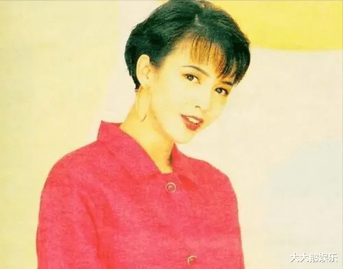 郑裕玲|郑裕玲不结婚不生子，包养男友16年，63岁除了钱一无所有