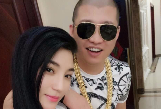 杨紫|二驴被粉丝追问何时回归，扬言“挣不挣钱无所谓”，网友：虚伪