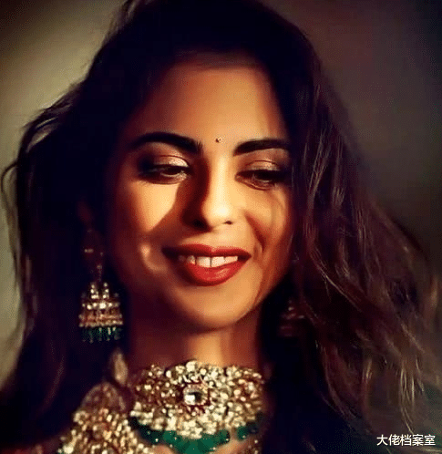 运势 “印度版老佛爷”：鼻子上挂着一栋房，丈夫省吃俭用拿845亿供她