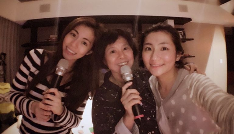 十万个家居为什么|任家萱晒出自己的家,厨房连地面都一尘不染,这样的家太舒适了