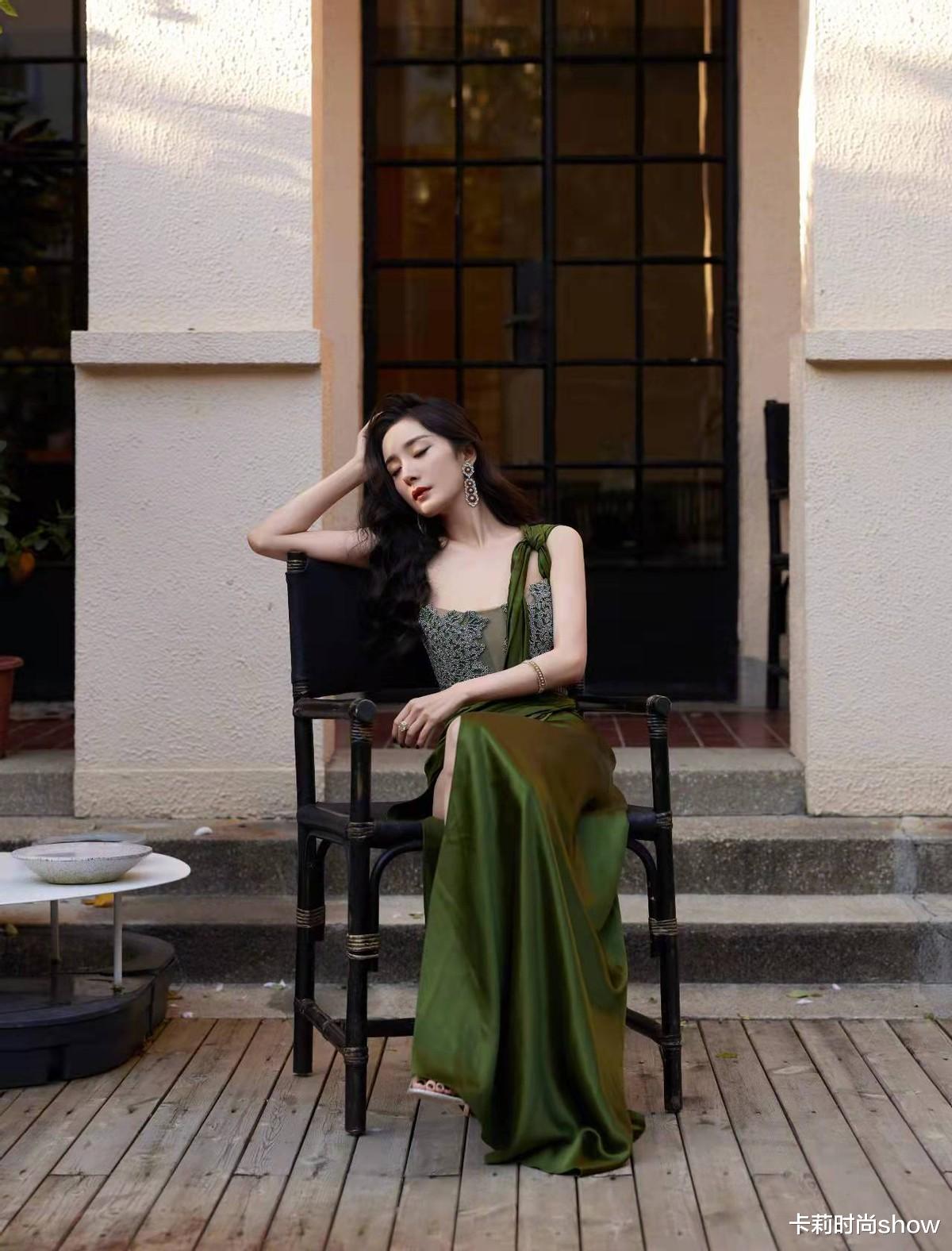 杨幂 杨幂“成熟”路线走对了，身穿满钻礼服配大红唇，美艳养眼太吸睛