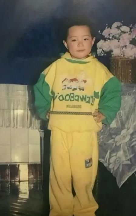 肖战|被龙丹妮雪藏，遭受全网诋毁，肖战的人气为何那么高？