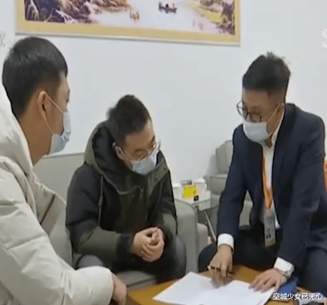 花20万给儿子买保险,却要等到60岁才能取,经理:你自己不看合同