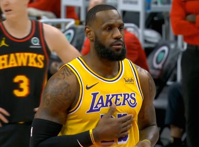 湖人队|12投12中，半场狂砍30分！湖人三主力真不讲理，詹姆斯太幸福