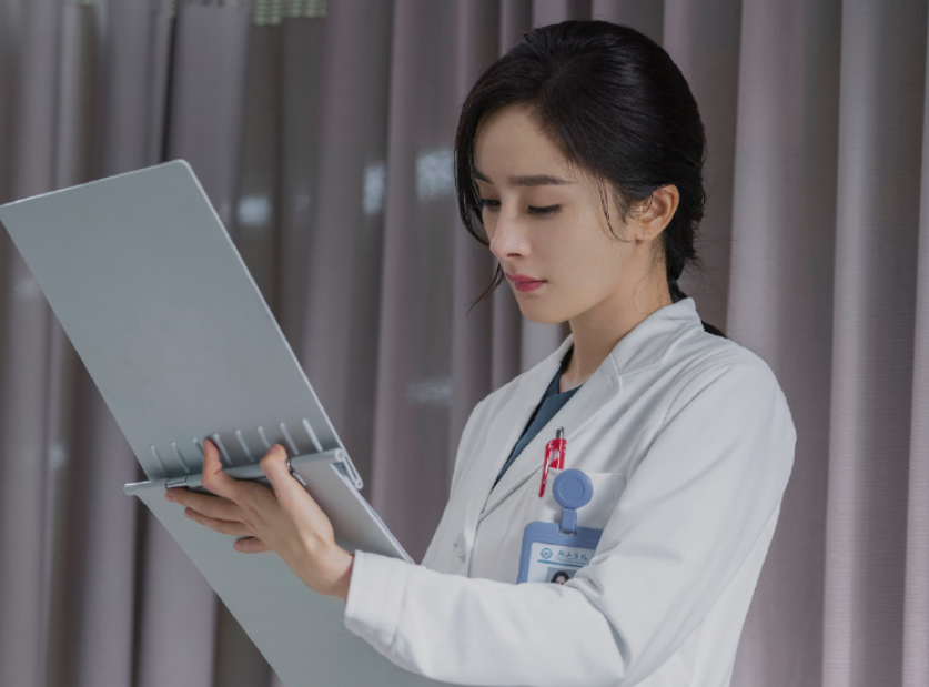 杨幂|秦施没播，杨幂低调复拍《谢谢你医生》，剧照已让人拉满期待值