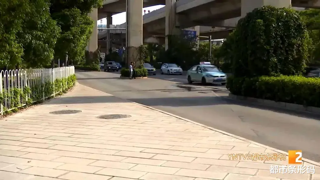 都市条形码 ?“天天早高峰都堵！” 市民认为取消右转道不合理 市长热线做出回复?