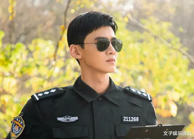 白敬亭|白敬亭晒出健身照,照片中肌肉线条明显,坚持运动的人果然有魅力