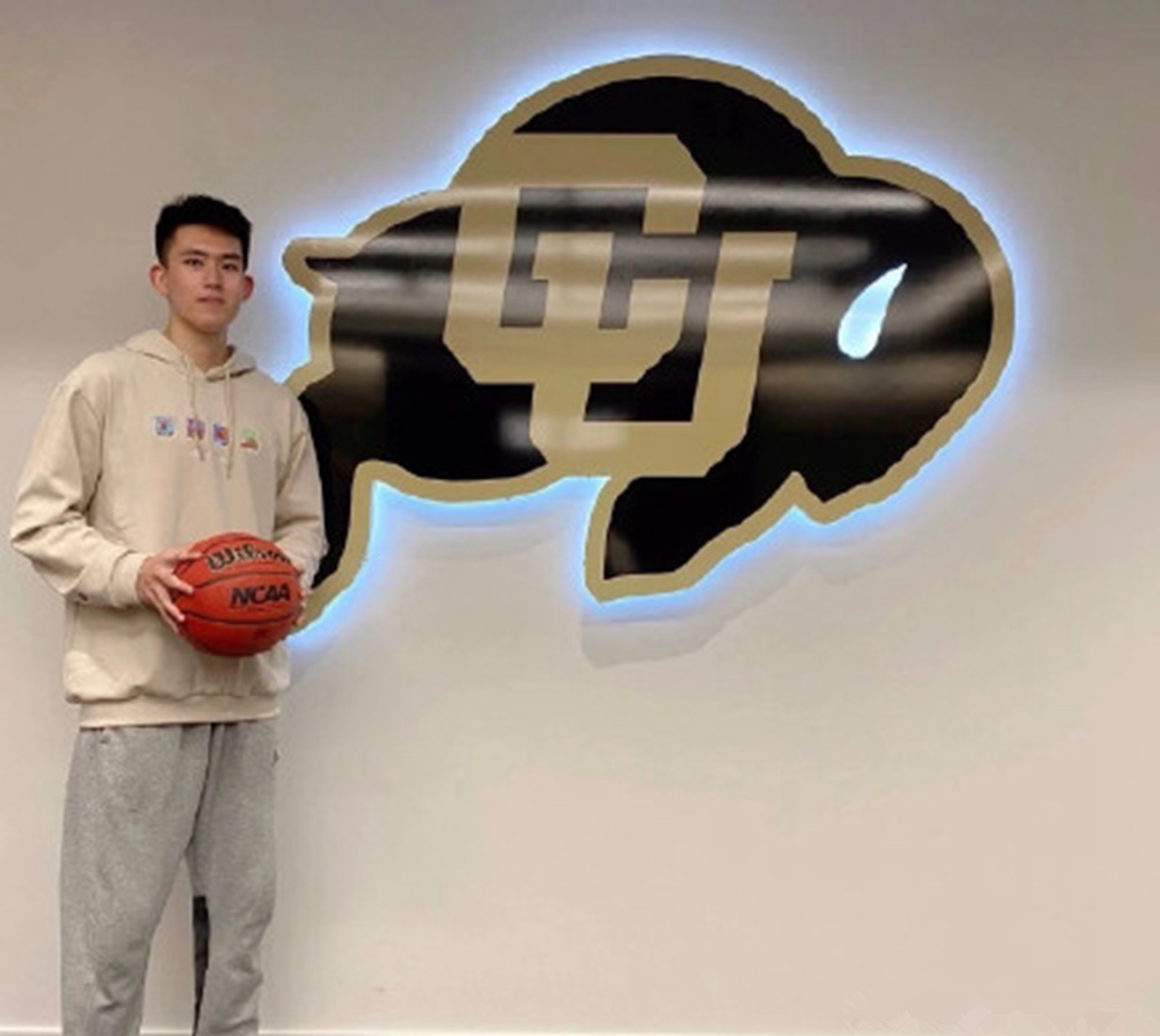 流川枫|汕大00后校草因酷似吴亦凡走红，阳光帅气，堪称现实版“流川枫”