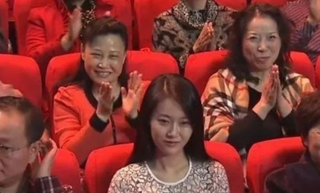 生活赋予情感|央视春晚为何不对外售票，每年观众席坐得满满，他们是什么身份？
