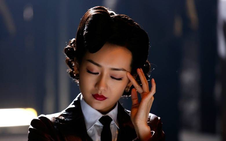 迪丽热巴|40位女明星军装照：赵丽颖金晨英气逼人，热巴娇俏，景甜青春可人