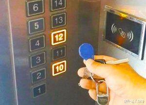 創(chuàng)業(yè)達(dá)人環(huán)環(huán) 小區(qū)安裝電梯，1樓反對，而新方案提出后，全部業(yè)主又一致同意？