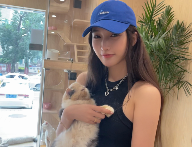 都美竹|都美竹形象翻车？群聊中满嘴脏话，指责吴亦凡粉丝是小丑