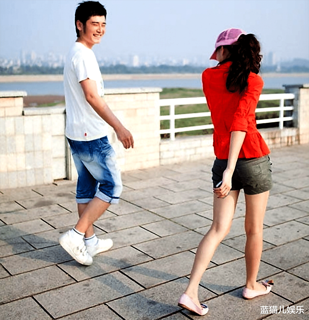 女孩|钱枫小区监控被曝光，女孩爆料下体有撕裂伤，男方态度：无所谓