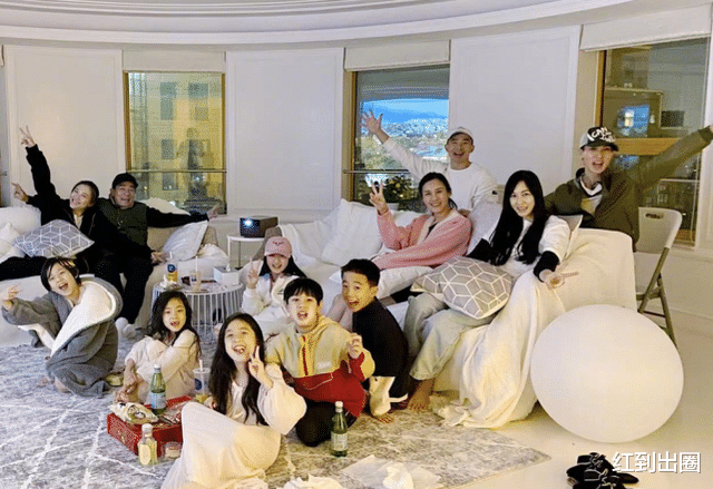 吴尊|吴尊一家被曝定居上海！和儿子现身街头被偶遇，8岁Max身高猛长