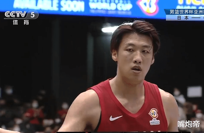 中国男篮|张本天杰又废人！狠撞赵睿让杜锋暴怒，还假装上去慰问，太过分了