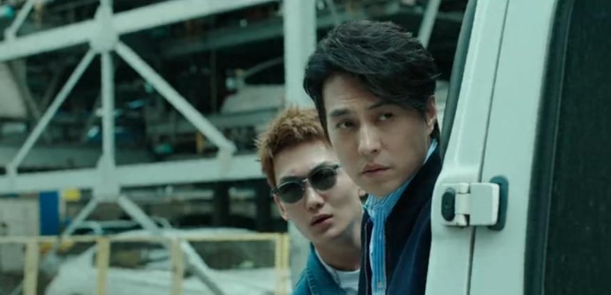 靳东|靳东新剧《纵有疾风起》过审,抛弃老干部人设,冲着男二也要追!