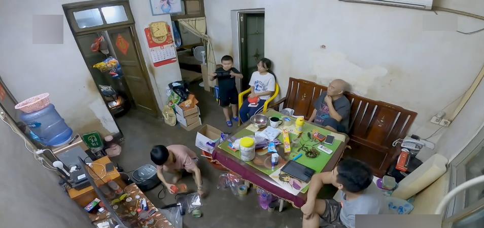 家居装修枣知道 再也不抱怨自家小了，广州一家6口蜗居47㎡，挤到只能常年打地铺