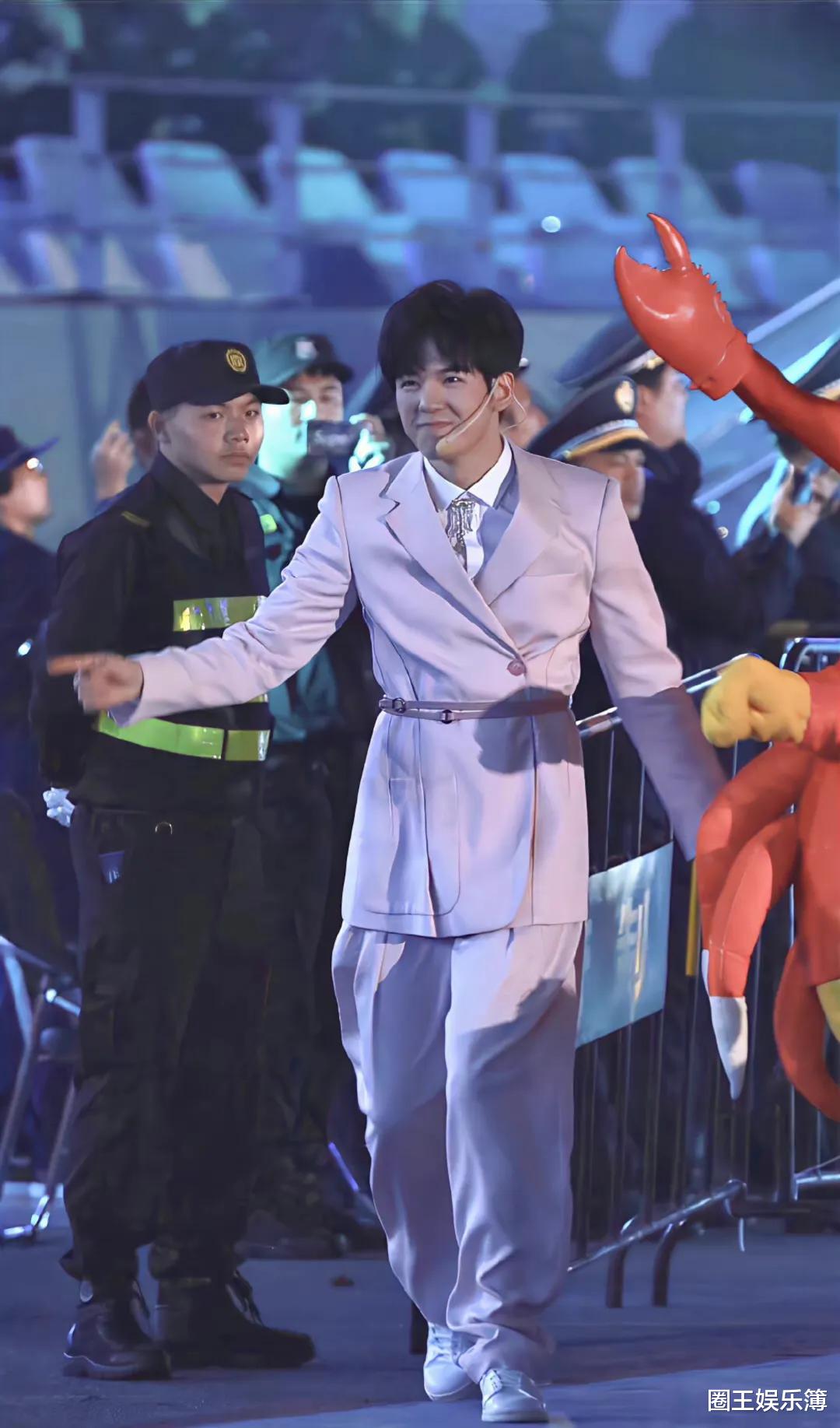 仝卓|出歌商演影响不大？自称违规不是劣迹的仝卓还好吗？粉丝：想嫁他